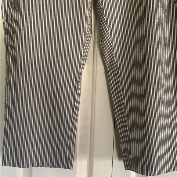 New York & Co Capri Trousers - Picture 4 of 5